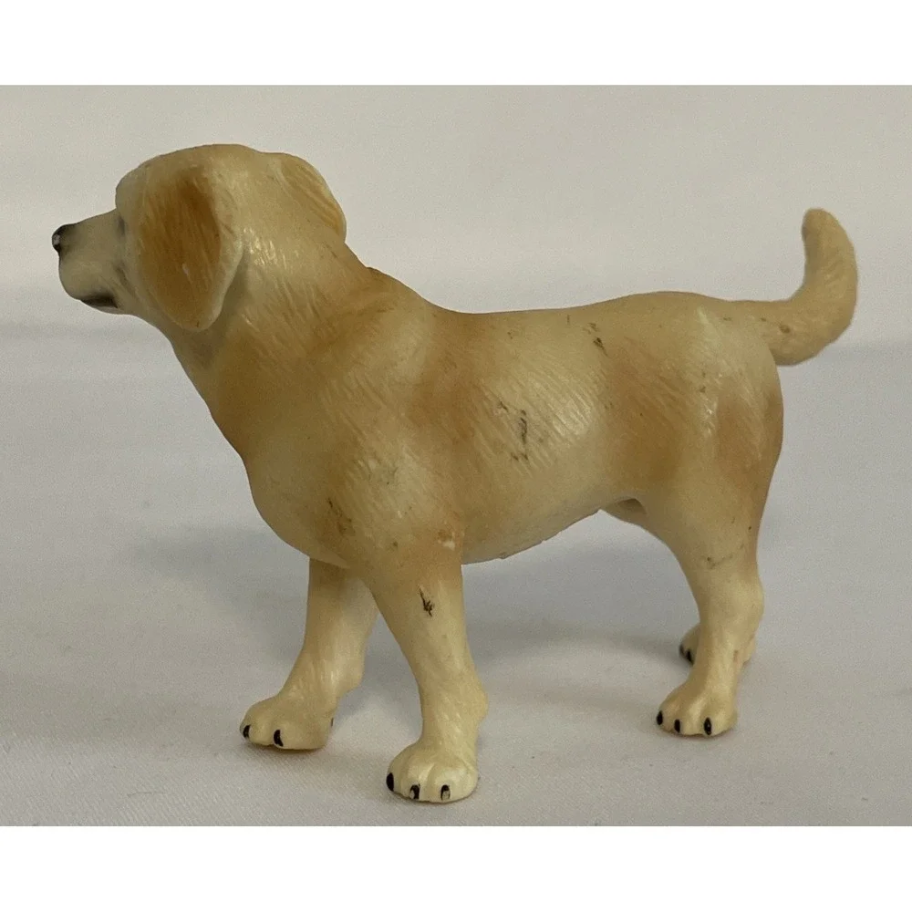 2001 Retired Schleich Dog Yellow Lab Labrador Toy Pre-owned Very Good Condition
